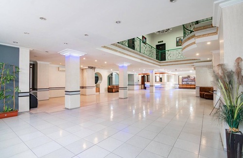 Pekanbaru House | Stylish Twin Suite Escape W/Free WiFi and Parking