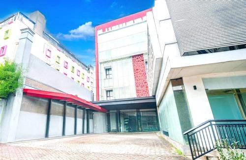 Gambir House | Stylish Twin Suite Escape W/Free WiFi and Parking