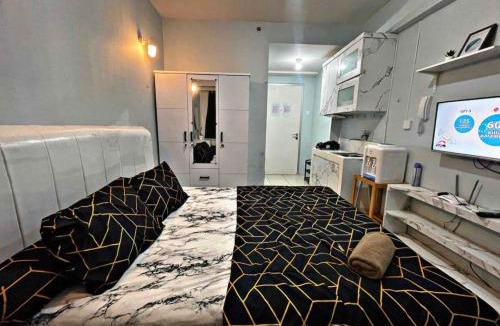 Pluit Apartment | Stylist & Minimalist Studio Pool View at Apt Green Bay Tower G