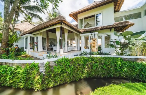 Lodtunduh Villa | “Summer Moon, Ricefield Sunset front Private Pool”