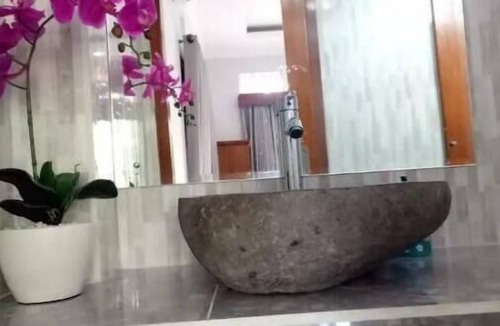 Penestanan Bed & Breakfast | Suryadina Guest House - room in ubud center