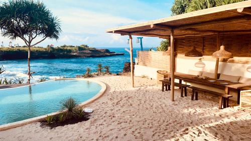 Mushroom Bay House | The Cabins