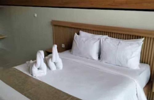 Lovina Hotel | The central lovina hotel & restaurant