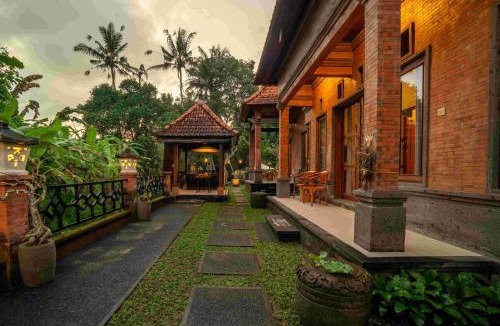 Kemenuh Villa | The Miracle House by GenuineHost