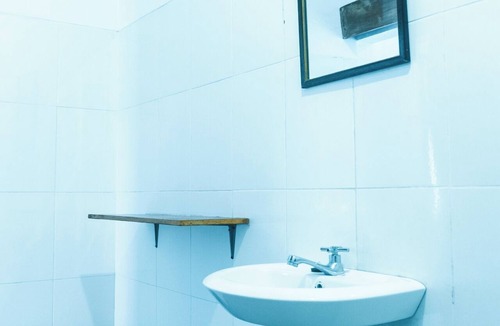 Batu Bolong Hotel | The Wina Guesthouse 2