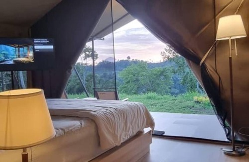 Nungnung Hotel | Tikumbar - Glamping, Cafe, Camping Ground & Campervan