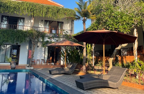 Sampalan Villa | Tinggian Hill Retreat