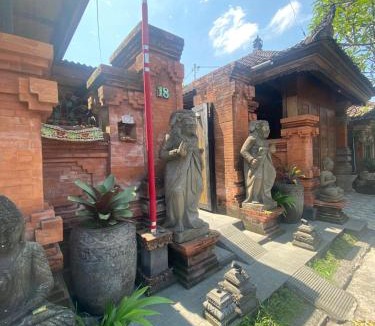 Kutuh Kaja House | Togog Polos Homestay Ubud Near Ubud Center