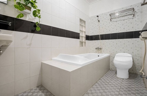 Jember Hotel | Townhouse Oak Hotel Lestari