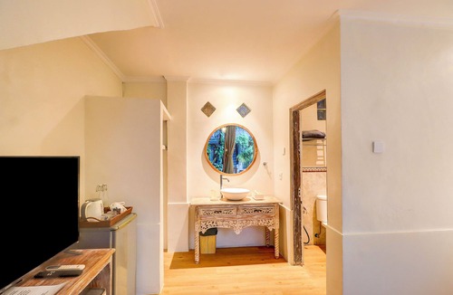 Downtown Kuta Hotel | Townhouse Oak Su's Cottage Near Legian Beach
