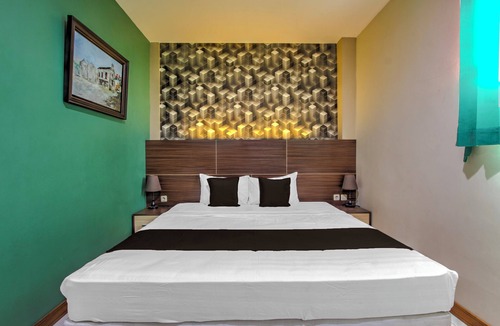 Baki Hotel | Townhouse Oak Syariah near Stasiun Purwosari formerly Graha Gentan Solo