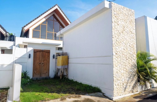 Padangsambian Klod Villa | Tropical Minimal-Lux Villa 2BR, 10mnt to Batu Belig Beach