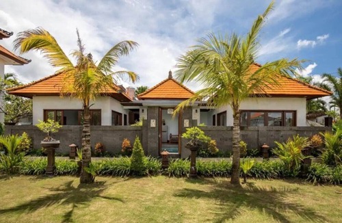 Lodtunduh Villa | Tropical Mirage: Cool 2BDR Villa with Private Pool