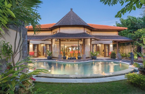 Jimbaran Villa | Tropically, 4-Bedroom Villa in Balangan