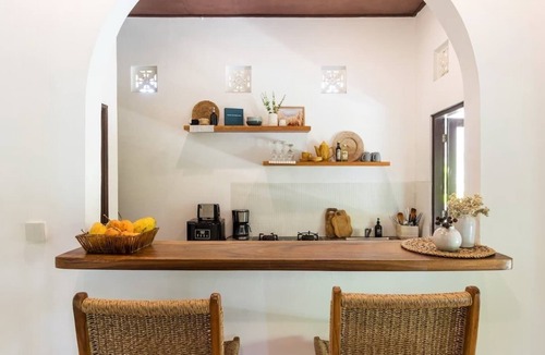 Sunset Road Villa | Twist and Shout Private Villa! Breakfast included!