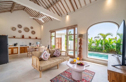 Umalas Villa | Unique 2BR Beach Nearby Large Pool Canggu