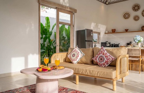 Umalas Villa | Unique 2BR Beach Nearby Large Pool Canggu