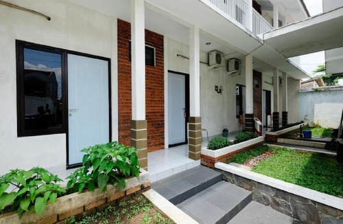 Purwokerto House | Urbanview Cozy Inn 19 near Rita Super Mall Purwokerto