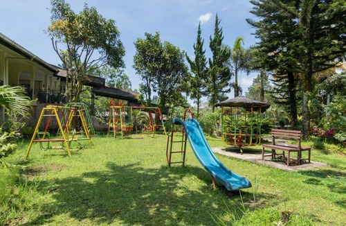 Cisarua Hotel | Urbanview Hotel Griya Astoeti 2 Cisarua Puncak