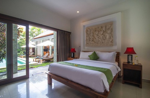 Batu Bolong Villa | Verano 2,4-8BR sleeps 8-16 mins walk to Echo Beach