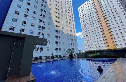Rawasari Apartment | Vibrant Look 2Br At Apartment Green Pramuka City