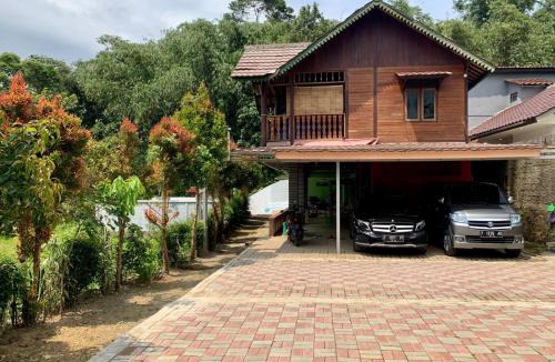 Jambu Luwuk House | Villa Ainun