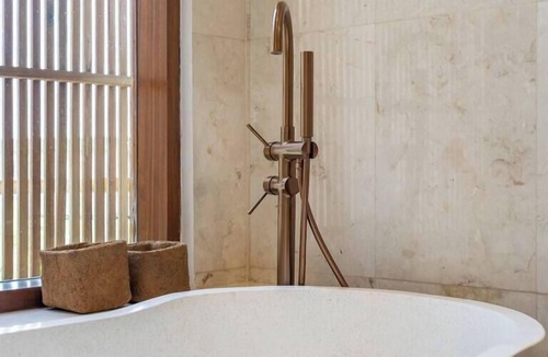 Cemagi House | Villa Albizia | 2BR stone bathtub, near Canggu