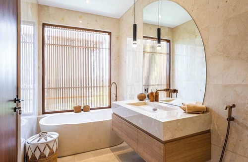 Cemagi House | Villa Albizia | 2BR stone bathtub, near Canggu