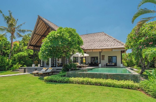 Banjartegehe House | Villa Banjar Beach: Private villa with a chef, pool, and beach - Lovina, North Bali