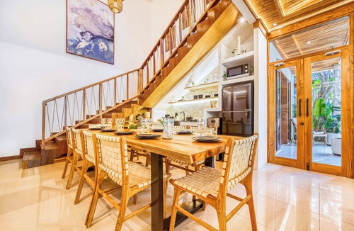 Petitenget Villa | Villa Chicago, Spacious 7 BDR, lively area