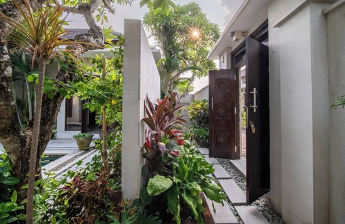 Umalas Villa | Villa Eleni - walk to all of Seminyak's best restaurants and hot spots
