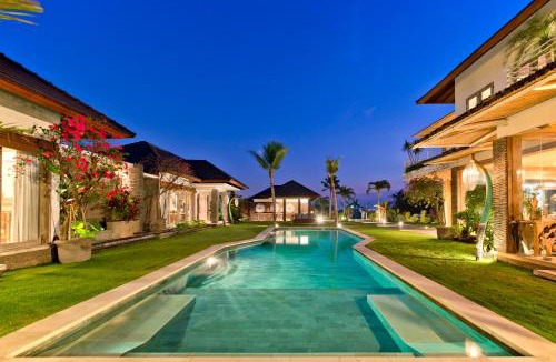 Babakan House | Villa Fleur Deluxe Tropical Bungalows near Canggu padel