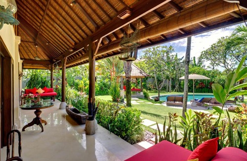 Batu Bolong Villa | Villa Kakatua