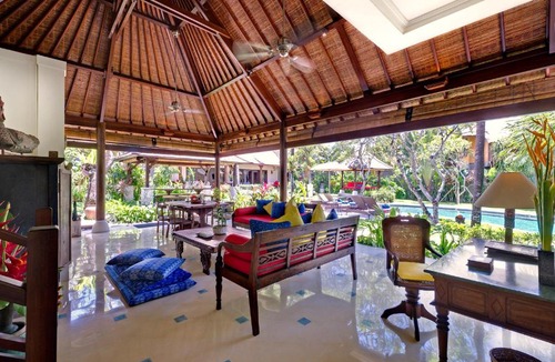 Batu Bolong Villa | Villa Kakatua