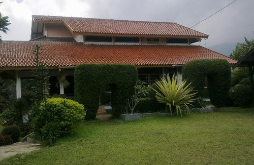 Parongpong Hotel | Villa Manis Lembang