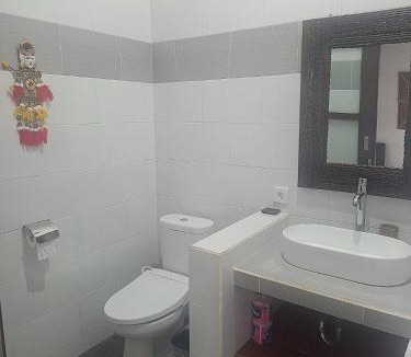 Kubutambahan Bed & Breakfast | Villa Markisa Pakisan