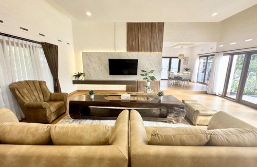 Ciburial House | Villa Putih Le Cordon