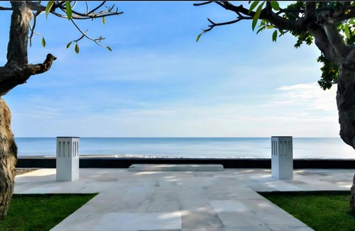 Lokapaksa Villa | Villa Terang Bulan - luxury private beachfront villa