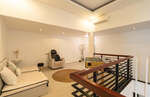 Sanur Kauh Villa | Villa Zambrud Sanur Elegant Tropical Villa with Private Pool & Garden and Garage
