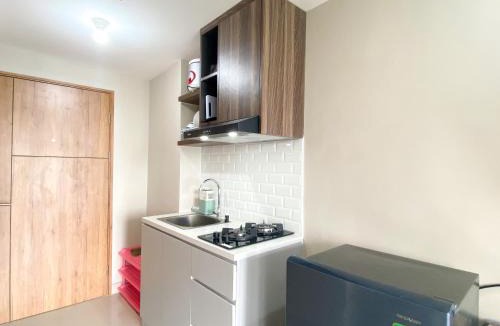 Duren Sawit Apartment | Well Furnished and Cozy Studio at Gateway Park LRT City Jatibening Apartment By Travelio