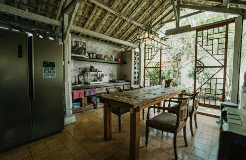 Celuk House | west room at Semadi Living