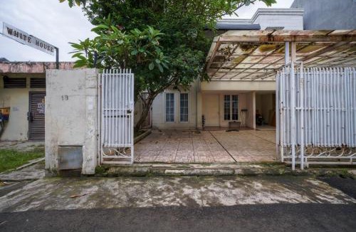 Cilandak House | White House