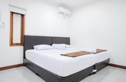 Jakarta Hotel | wisma delapan Mitra RedDoorz