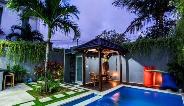 2BR Villa, 15 Minutes Walk To The Beach! Quiet Area! - W/Private Swimming Pool!