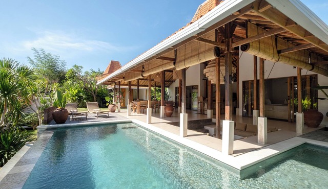 3BR Joglo Villa Family Gataway Heart of Uluwatu Private Pool