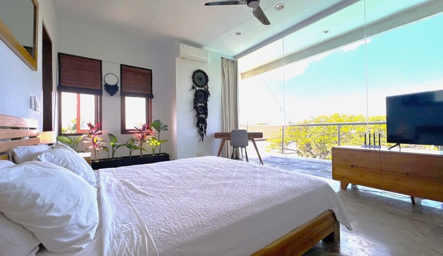 5-minute walk to Petitenget Beach, Bali. Family-sized apartment with 2 pools. in Badung