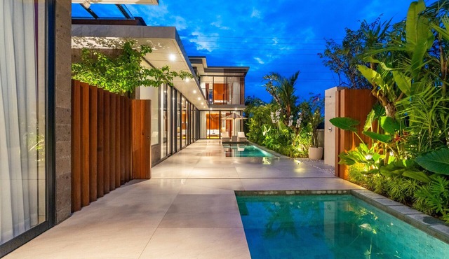 7BR Private Estate Near Berawa beach | 2 Pools