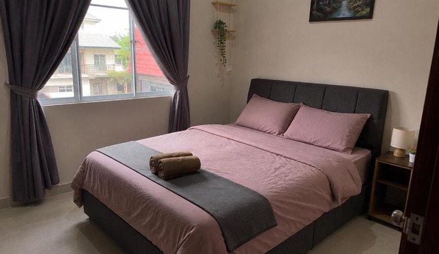 Adit Pwk guest house in Kedaton