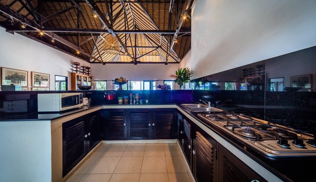Beachfront Villa - Makes you Feel at Home on Bali! in Dencarit