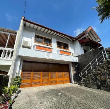Belgareti Ndalem Partan Classic Villa Dago Giri in Bandung